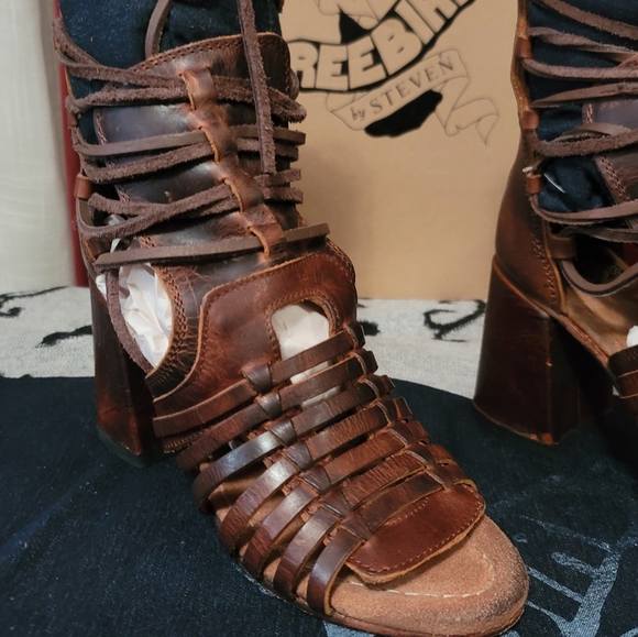 *SOLD *FREEBIRD BY STEVEN SIZE 8 - Picture 4 of 6